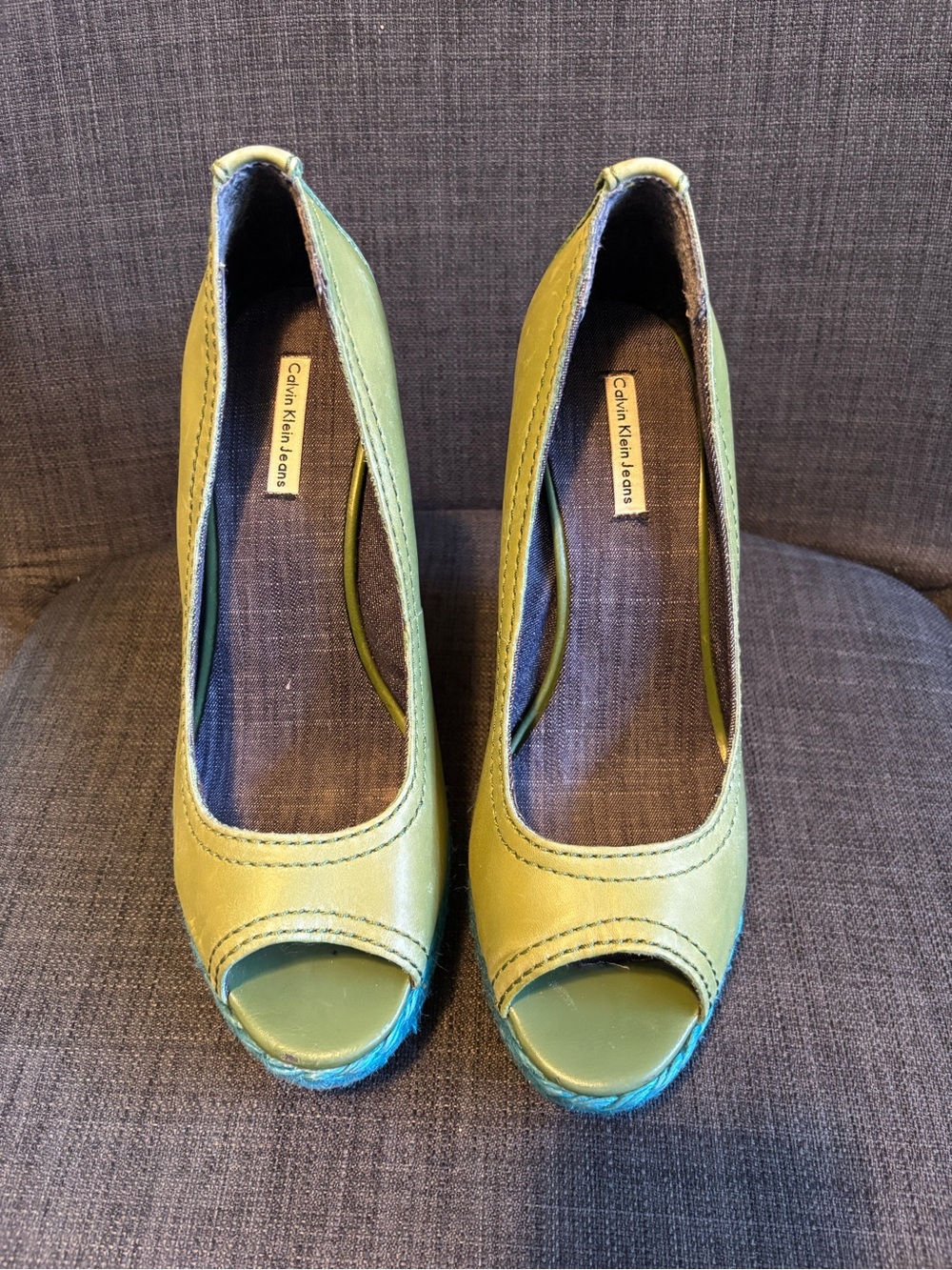Calvin Klein Hallen Olive Green Peep-Toe Wedge Pumps SZ US 7.5 EU 38.5
